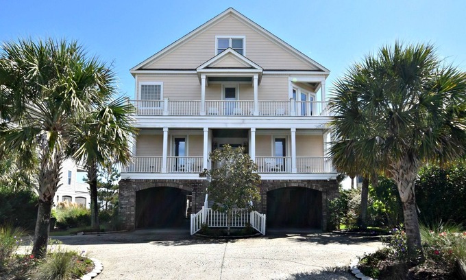 Pawleys Island House | Oceanfront Home - Inlet Point South - Community Pool