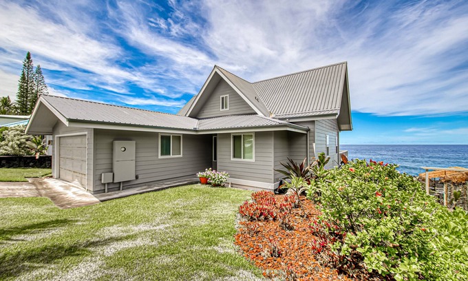 Kapoho House | Oceanfront Home with Spectacular Views and Family Amenities