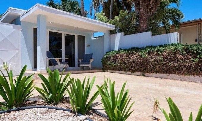 Malmok House | Intimate Honeymoon Suite with Spa and Hot Tub Amenities