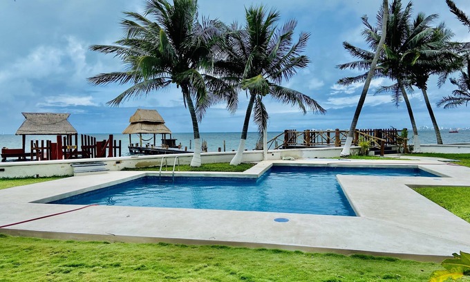 Puerto Juarez House | Oceanfront House in Cancun with Private Pier and Pool