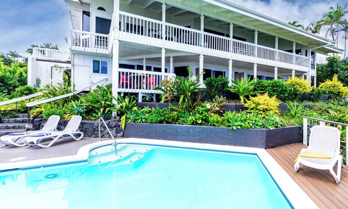 Hilo Bed & Breakfast | Oceanfront Tropical Escape at Hale Kai Suites in Hilo