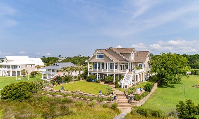 Newport Apartment | Oceanfront Retreat with Spa and Ocean Views - Rated 10/10