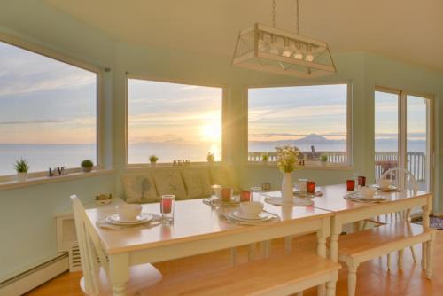Kenai Villa | Cozy Oceanfront Kenai Villa with Deck and Fireplace