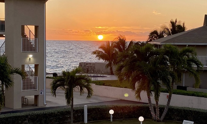 Northwest Point Condo | Intimate Oceanfront Retreat with Pool and Spa Amenities