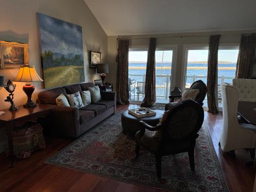 Western Shore House | Oceanfront Retreat with Magical Views & Top Guest Ratings