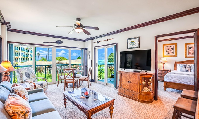 Wailua Condo | Impressive Oceanfront Retreat with Pool and Hot Tub