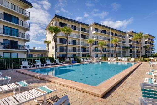 Ormond-by-the-Sea Apartment | Oceanfront Family Retreat in Ormond Beach with Pool Access!