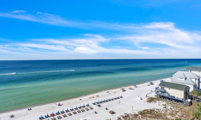 Thomas Drive Condo | Oceanfront Paradise: Stunning Condo in Panama City Beach