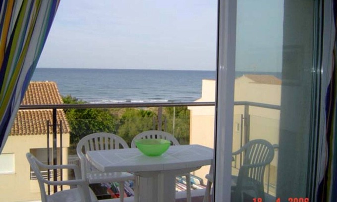 Oliva Apartment | Oceanfront Retreat with Free WiFi and Pool Access