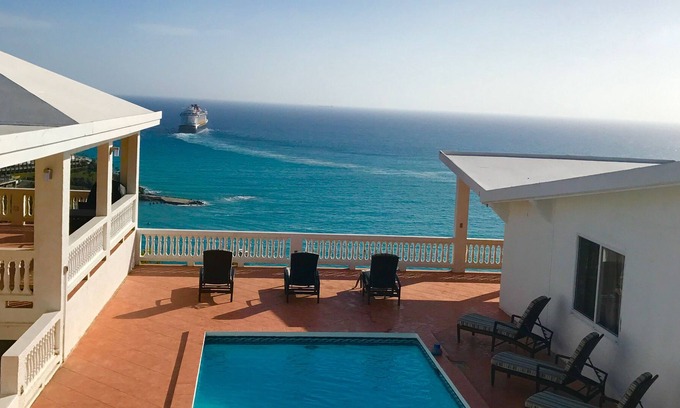 Estate Bakkero Villa | Oceanfront Paradise 5 bedroom Villa! South side close to Havensight and DownTown