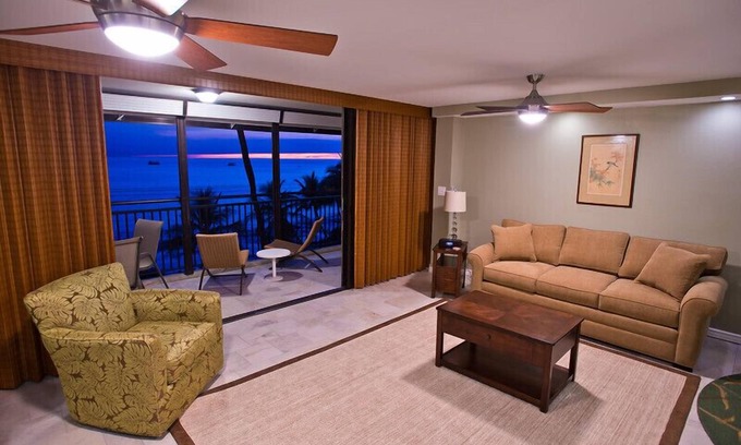 Historic Kailua Village Condo | Oceanfront One Bedroom Condo with Pool and Spa Retreat