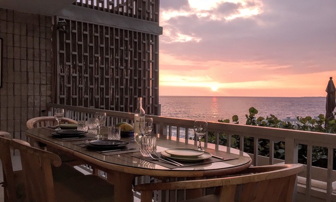 Kailua-Kona Condo | Oceanfront Haven in Downtown Kona - Pet Friendly & Pool Access