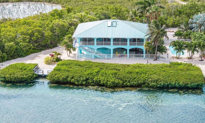 Cutthroat Harbor Estates House | Tranquil Oceanfront Escape with Pool and Spa Amenities