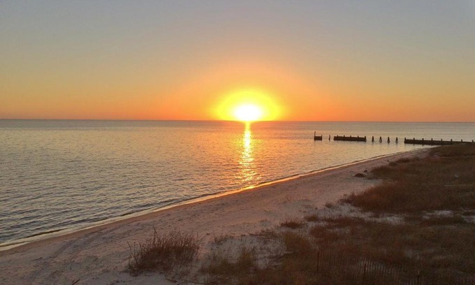 Ocean Springs House | Oceanfront Stilt House with Private Beach & Guest Rating 10/10