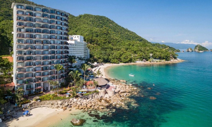 South Shore Hotel Area Condo | Oceanfront Studio Condo on Las Gemelas Beach - Guest Rated 10/10
