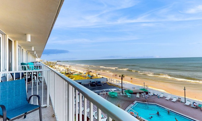 Lenox Park Apartment | Oceanfront Studio with Beach Access and Pool Amenities