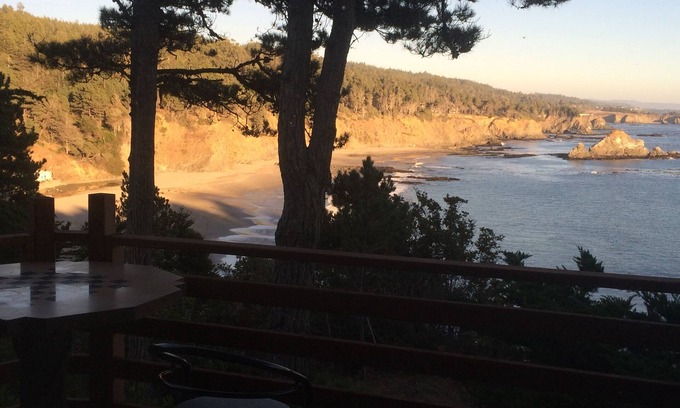 Anchor Bay Apartment | Oceanfront Studio with Pacific Views & Beach Access