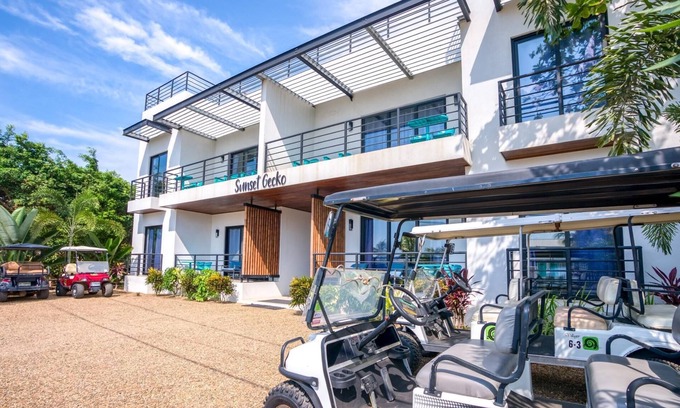 Placencia Condo | Oceanfront Gecko Condo with Pool & Spa - Rated 10/10
