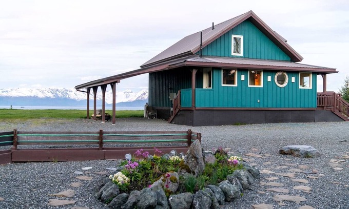 Homer House | Unforgettable Oceanfront Timber Home with Hot Tub & Spa