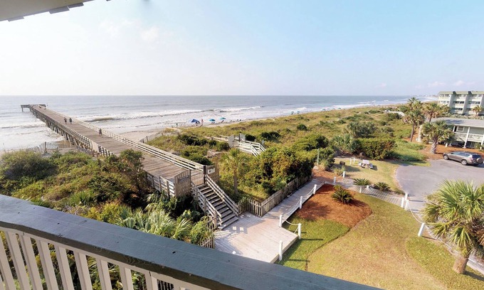 Charleston County Condo | Oceanfront Top Floor Cabin with Pool & Breathtaking Views
