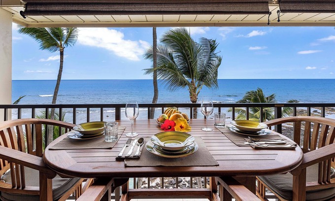 Kailua-Kona Condo | Oceanfront Escape: Top Floor Two-Bedroom with Ocean View