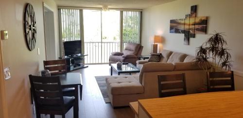 Fort Pierce Apartment | Oceanfront Retreat with Pool and Hot Tub – 4-Star Stay
