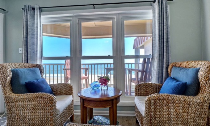McCutcheon Field House | Oceanfront Retreat with Pool and Spectacular Views