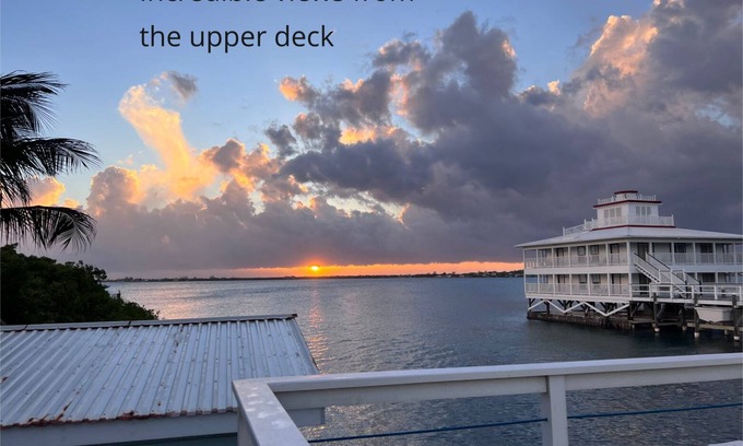 Isla de Utila Resort | Oceanfront Guest Suite in Utila with Full Kitchen Access