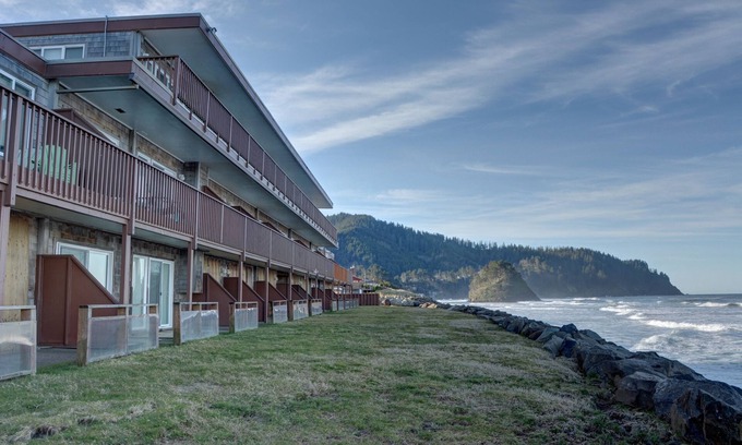 Neskowin Condo | Oceanfront Escape with Beach Access and Guest Rated 8.6