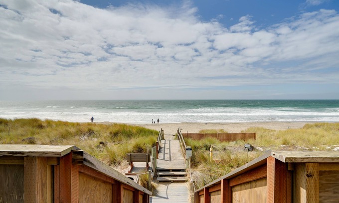 Pajaro Dunes Condo | Oceanfront Condo in Watsonville with Beach Access & Spa