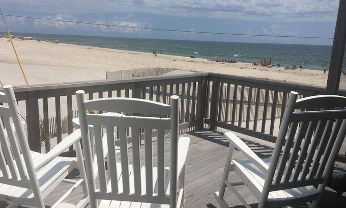 Ocean Beach House | Beachfront Escape: 4 Bedroom Retreat in Robbins Rest, NY