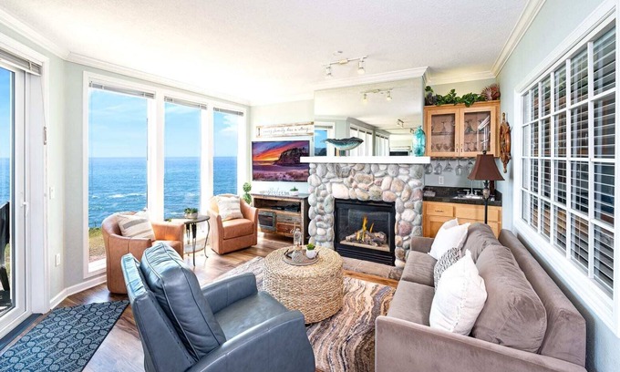 Depoe Bay Condo | Elegant Oceanfront Retreat with Whale Watching at Coastal Breakers