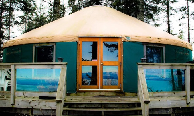 Black Creek Cottage | Oceanfront Yurt on Vancouver Island with Ocean View & Pool