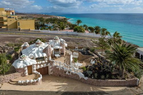 Esquinzo Villa | Oceania Sugarhouse: Scenic Oceanfront Retreat, 4-Star Rating