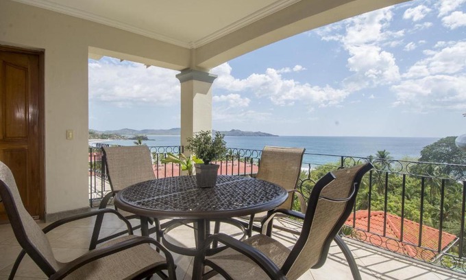 Playa Flamingo Apartment | Ideal Stay at Oceanica 824: Poolside Family Retreat