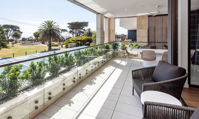 Mornington Apartment | Oceanfront Oceano Residence Mornington with Top Amenities