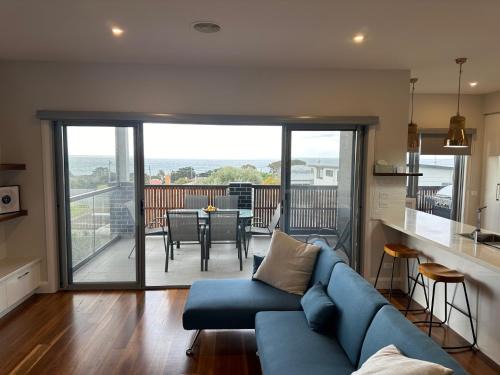 Portarlington House | Pet-Friendly Retreat with Breathtaking Water Views