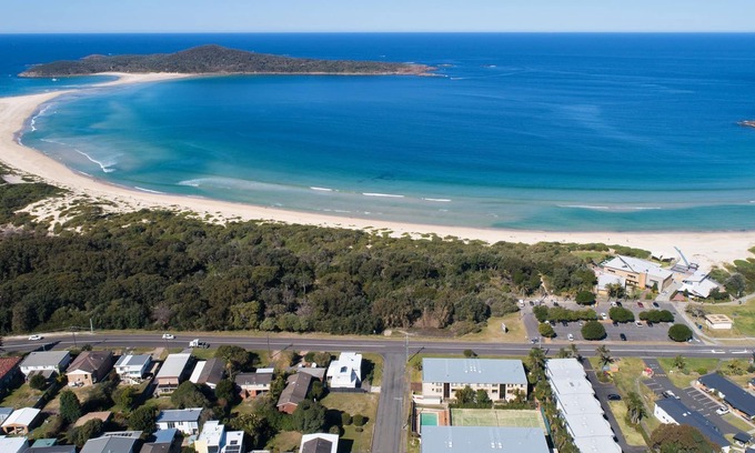 Fingal Bay House | Experience Oceans 22 at Fingal Bay with Oceanfront Views