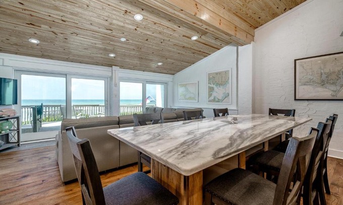 Pine Knoll Shores House | Cozy Oceans 6 Condo with Oceanfront Views for Families
