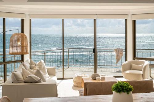 Yamba House | Relax at Oceans 8 - Ideal Child-Friendly Oceanstays