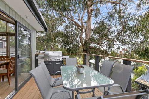 Lorne House | Family-Friendly Oceans Course: Pets Welcome & Relaxing Stay