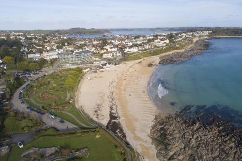 Maenporth House | Seaside Getaway at Oceans Eleven, The Liner - 4 Star Comfort