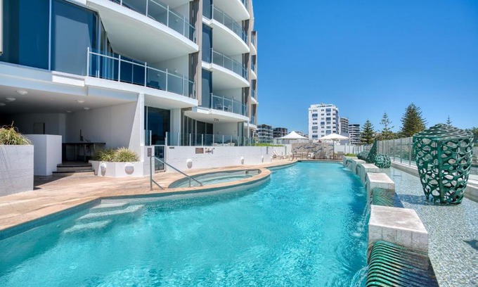 Mooloolaba Resort | Experience Oceans Mooloolaba: 5-Star Oceanfront Retreat