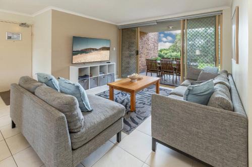 Boomerang Beach Apartment | Relaxing Family Escape at Oceanside 17 Breezes Hotel