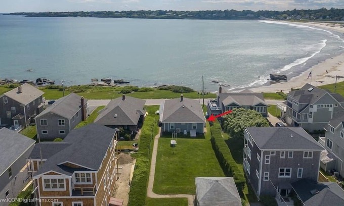 Easton's Point House | Oceanside 2 bedroom cottage - unobstructed sea view and walk to beach!