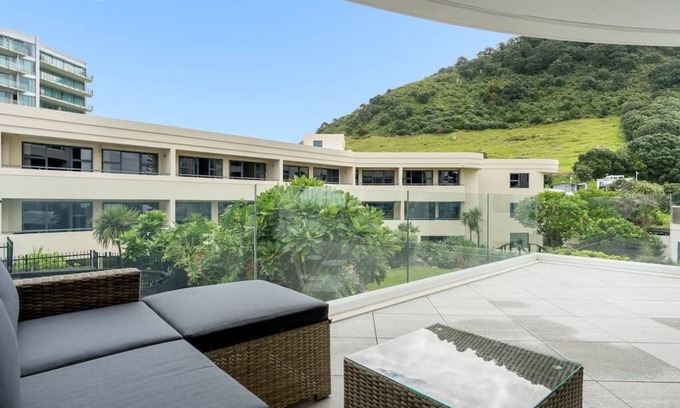 Mount Maunganui Apartment | Oceanside Apartment with Garden Views - Rated 10/10!