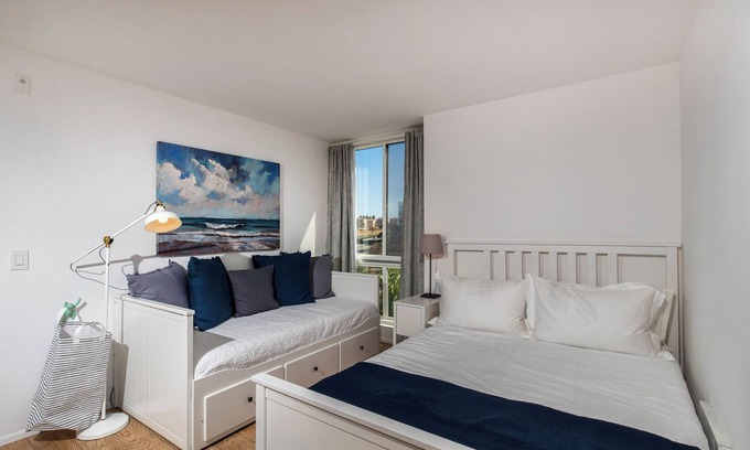Townsite Condo | Oceanfront Retreat at Surf 'n Sand - 4 Star Getaway