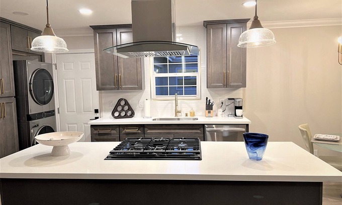 Mira Costa House | Beautiful Oceanside Retreat Just 5 Miles From the Beach