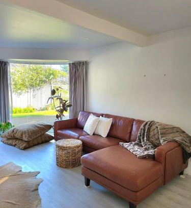 Ohope Apartment | Oceanside Haven: 4-Star Oceanfront Escape for Families