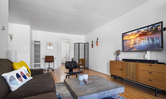 Alamitos Beach Apartment | Oceanside Hermosa: Steps to the Beach with Top Amenities